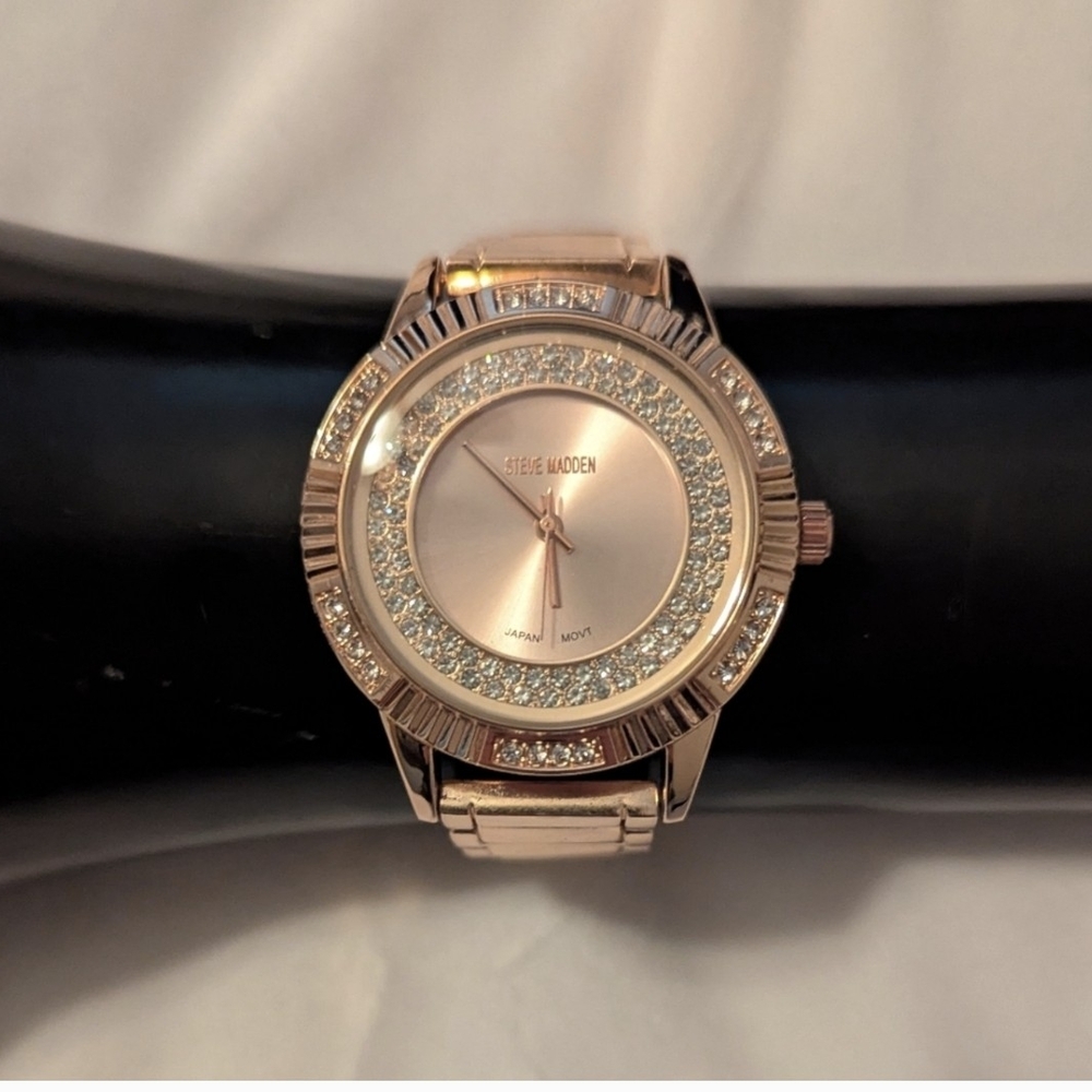 Steve Madden NYC Rose Gold Tone Gen Bezel Wristwatch New Battery Preloved EUC !